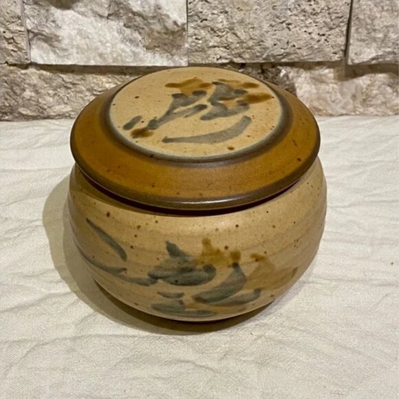 🇨🇦Hand-Thrown Stoneware Lidded Jar Brushstrokes - Picture 11 of 12